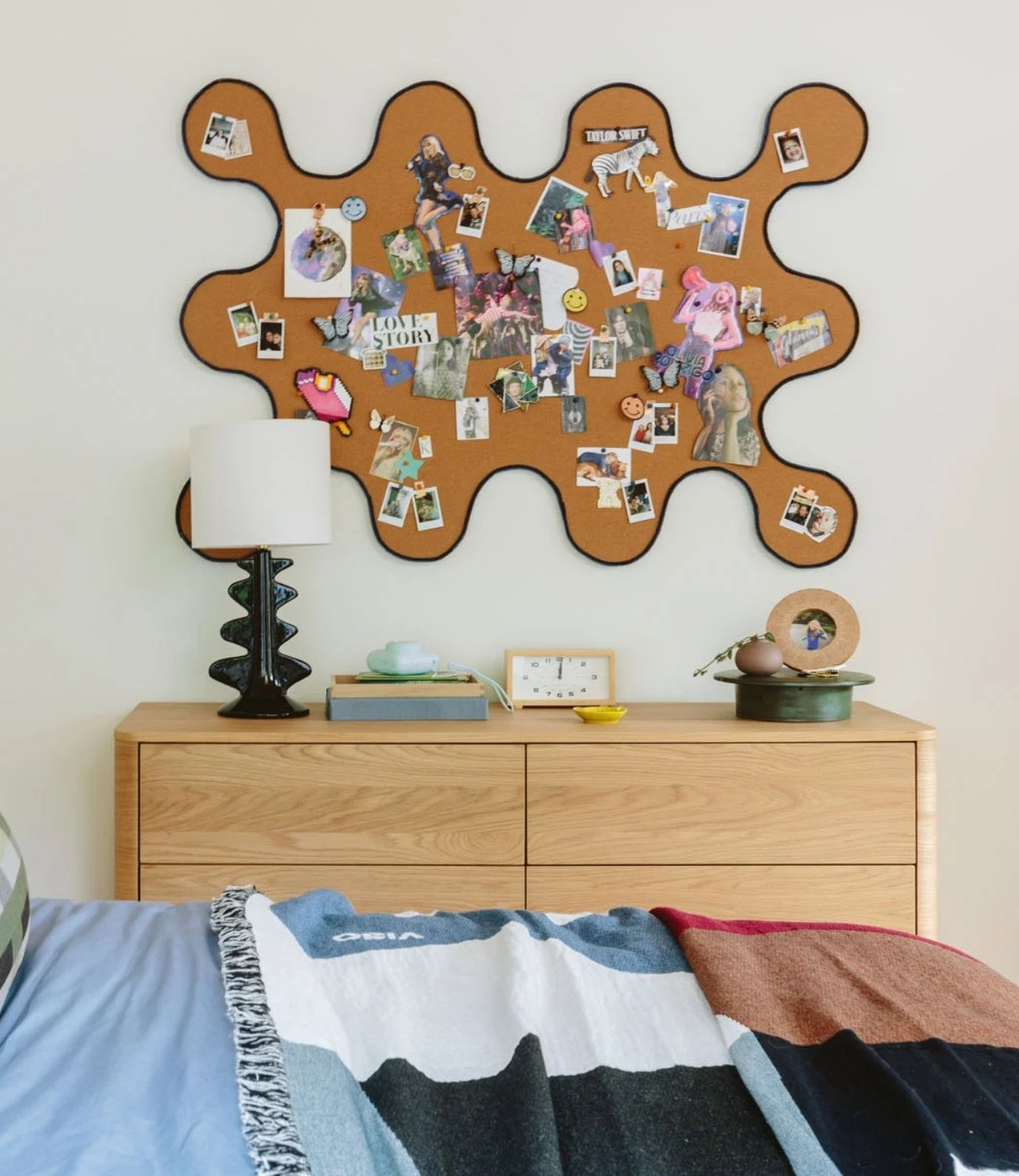 9 Cork Board Ideas for Bedroom in 2026 – Styli Casa
