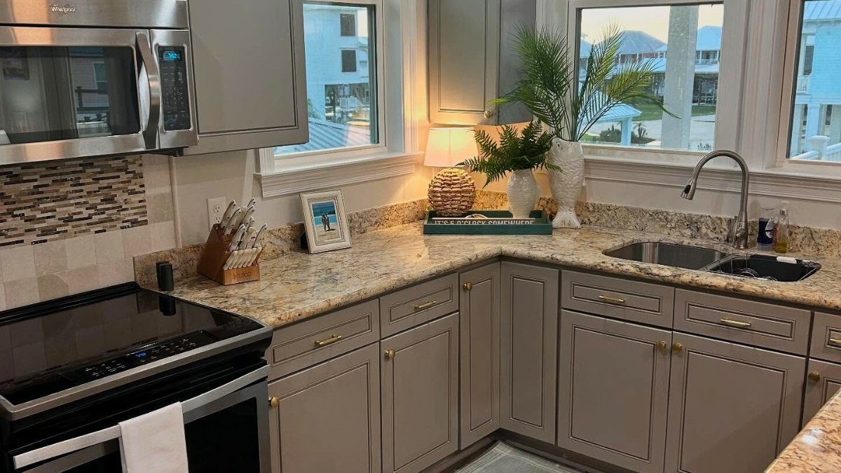 Decorate Your Kitchen Countertop Like a Pro – 22 Inspiring Examples