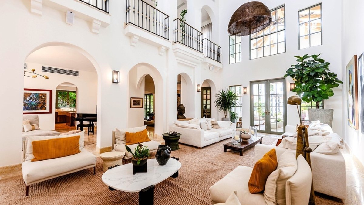 26 Spanish Style Living Rooms That Blend Tradition and Trend